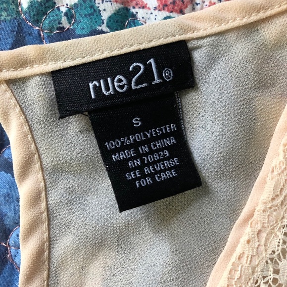 Women’s top - Picture 3 of 3